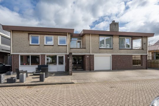 Vrijstaande woning Melissant Binnenweg 9 voorzijde