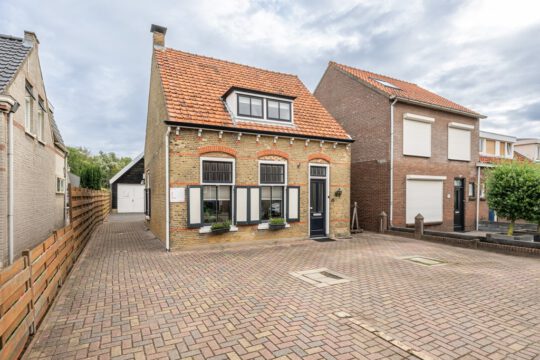 Hoekwoning Middelharnis Oost Voorgors 45 voorzijde