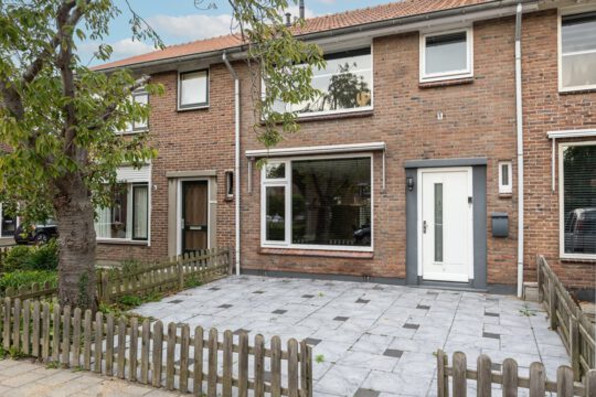 Tussenwoning Oude-Tonge Wilhelminastraat 3 voorzijde