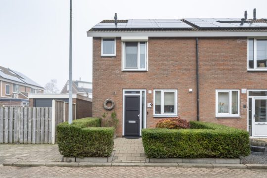 Hoekwoning met garage Oude-Tonge Zonhof 1 voorzijde